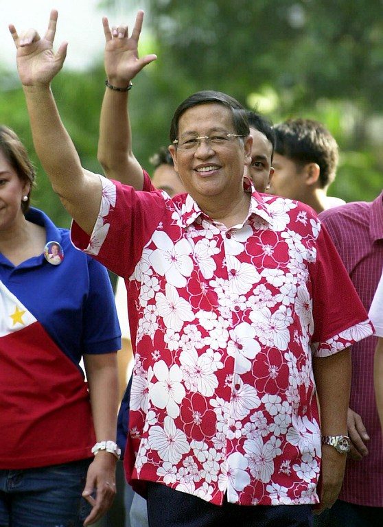 CAMPAIGN. Independent presidential candidate Raul Roco waves to supporters at the start of the election campaign, February 10, 2004 in Mandaluyong City. File photo by Joel Nito/AFP