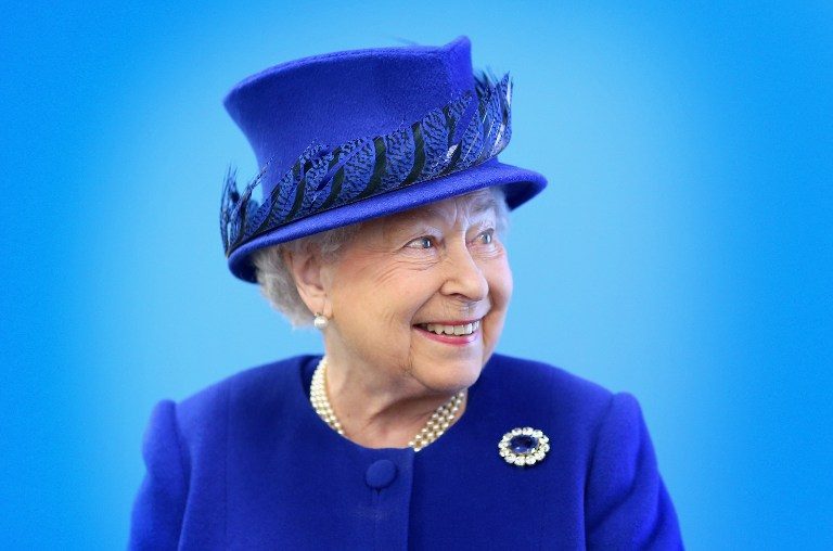 Ratu Elizabeth II merayakan 65 tahun ia naik tahta.  