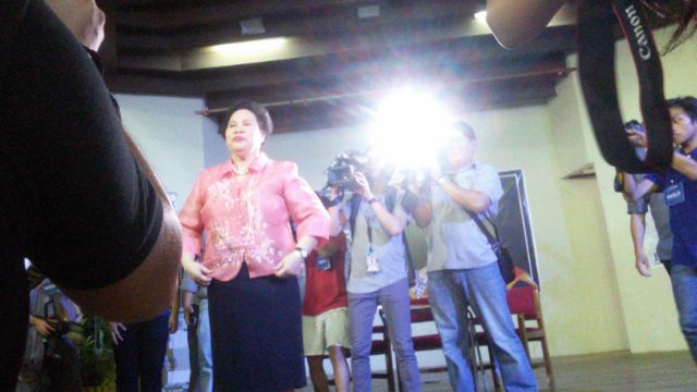NO TIME. Presidential candidate Miriam Defensor-Santiago is crowded by media after her talk. Photo by Abigail Abigan/ Rappler 