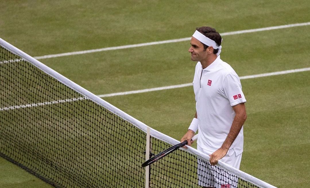 Federer closes in on 100th Wimbledon victory