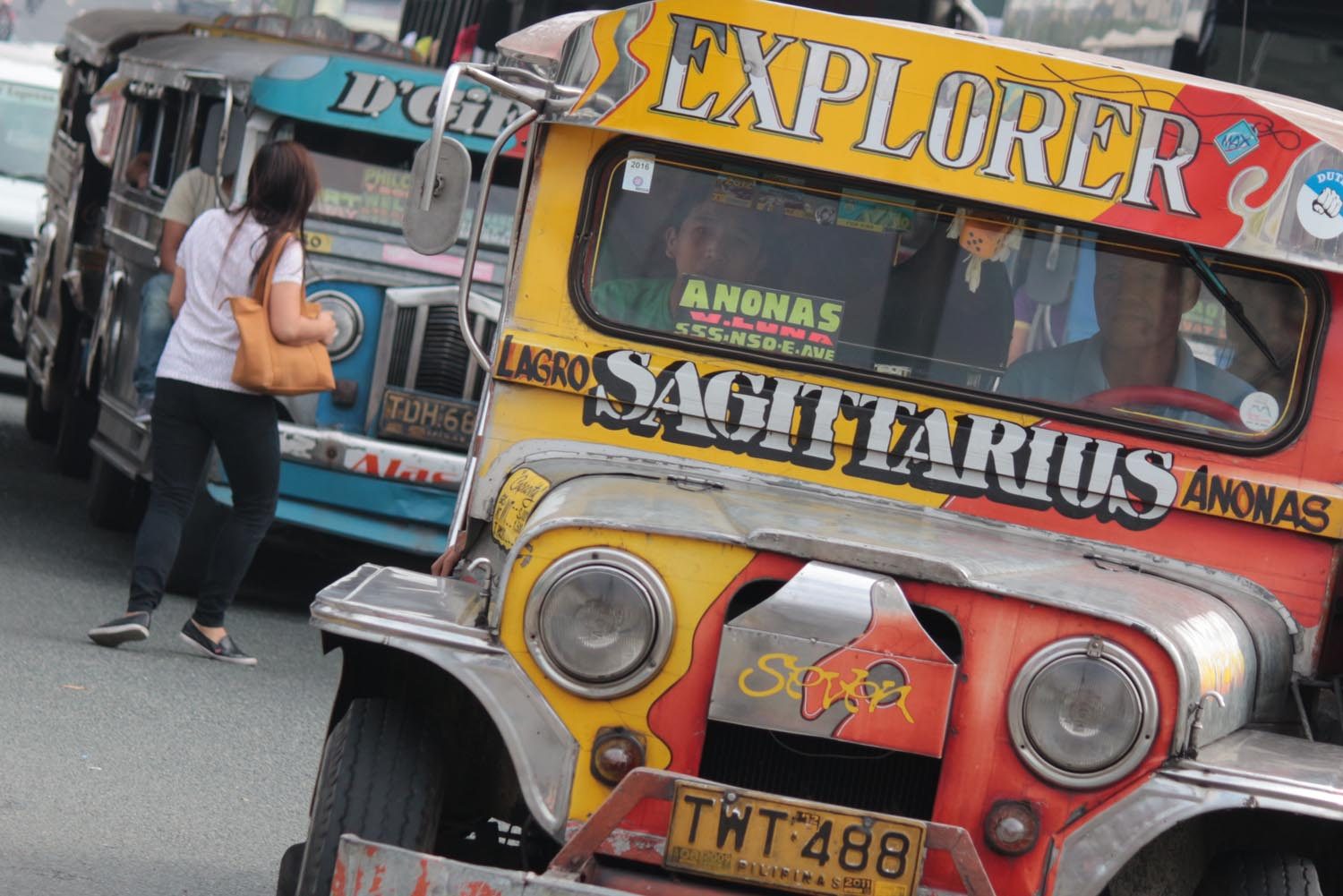 Jeepney groups ask LTFRB for fare increase from P8 to P10