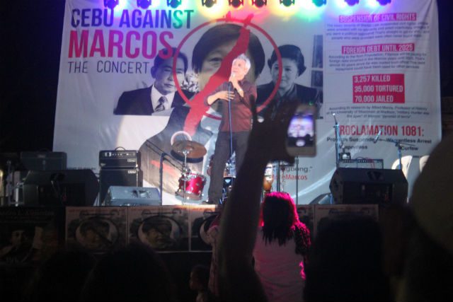 JIM PAREDES ON STAGE. Jim Paredes appears in an anti-Bongbong Marcos concert. Photo by Jensen Quijano 