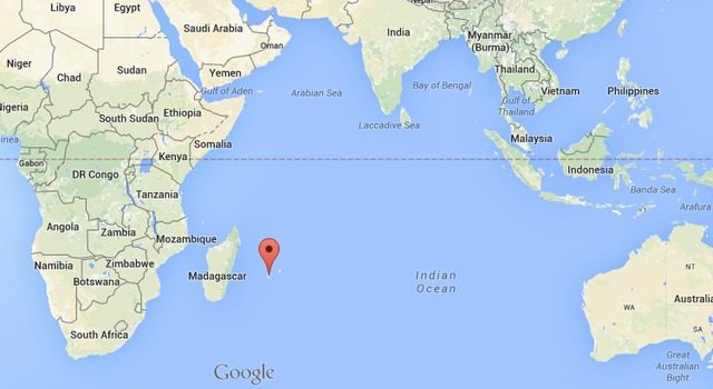 Titik merah adalah tempat ditemukannya puing MH370.