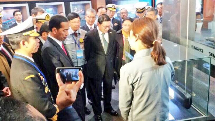 Presiden Jokowi mengunjungi perusahaan pembuatan kapal Daewoo Shipbuilding and Marine Engineering (DSME) di Busan, Korea Selatan. Foto oleh Setkab.go.id 
