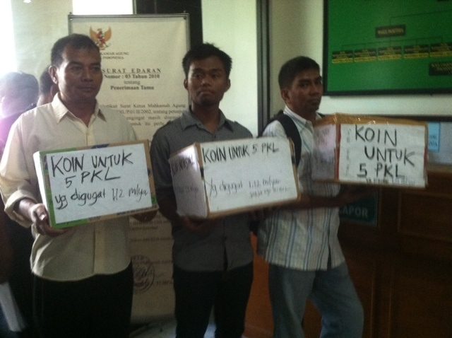 Gerakan Koin Untuk 5 PKL sejauh ini baru terkumpul Rp 700 ribu. Foto oleh Mawa Kresna/Rappler.com 