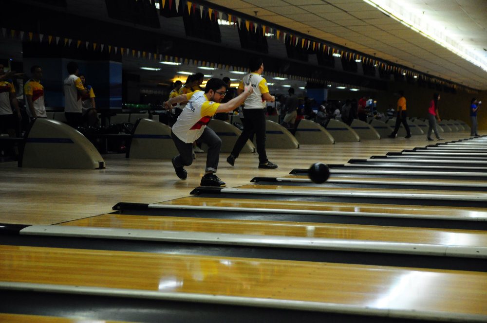 TRAINING. The Philippine bowling team trains 5 days a week with 3 hours actual bowling practice and another 3 hours for strength and conditioning. Photo by Toby Roca/Rappler 