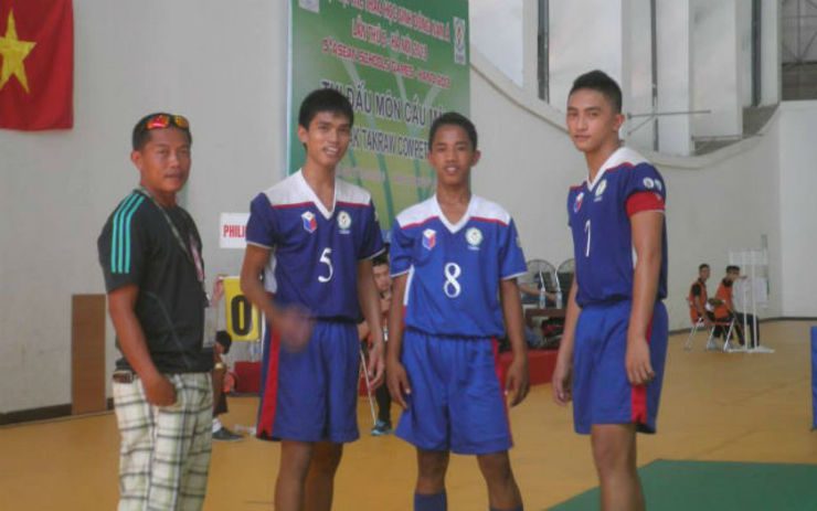 FIRST TIME. John Tokong (#8) poses with his teammates in last year's ASEAN Schools Games held in Vietnam. Photo courtesy of Tokong