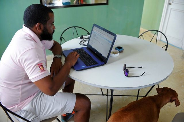 In Cuba, online media pry open state grip on news