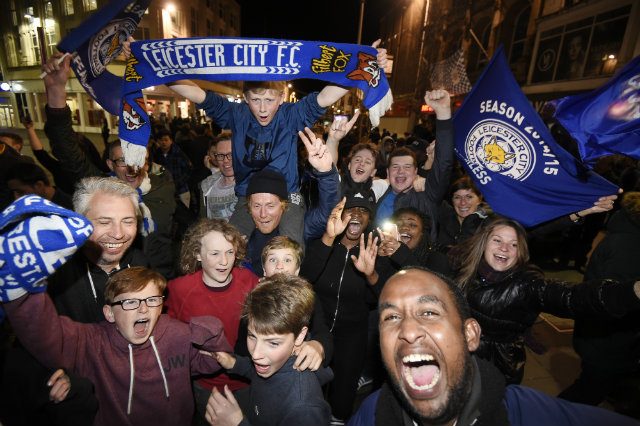 CELEBRATION. Leicester City supporters celebrate at the Haymarket Memorial Clock Tower after the English Premier League match between Chelsea and Tottenham Hotspur. Leicester was crowned English Premier League champions for the first time in the club's history, clinching the title after a tie between Chelsea and Tottenham. Photo by FACUNDO ARRIZABALAGA/EPA 