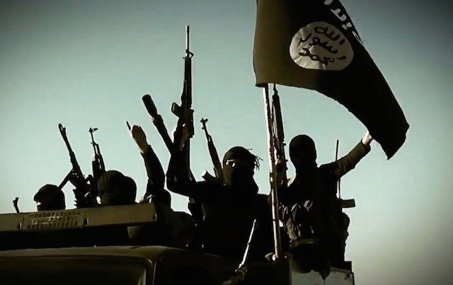 French-speaking jihadist executes ‘apostates’ in ISIS video