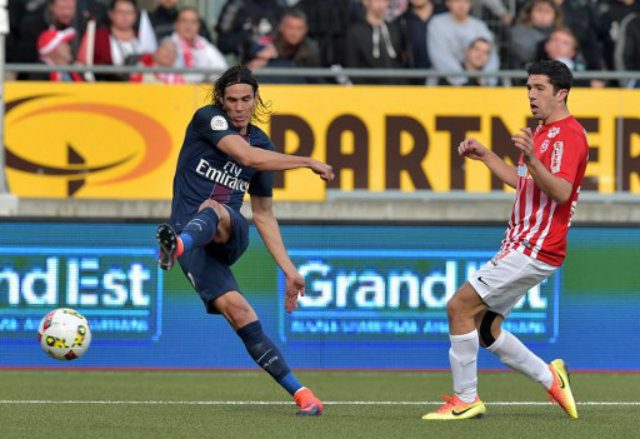 Cavani strikes as Paris Saint-Germain moves into second place