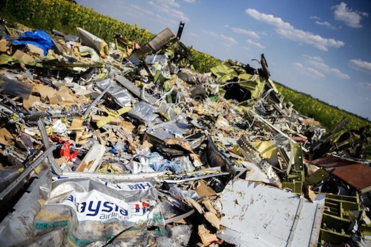 Dutch plane takes more MH17 remains as Malaysians join probe