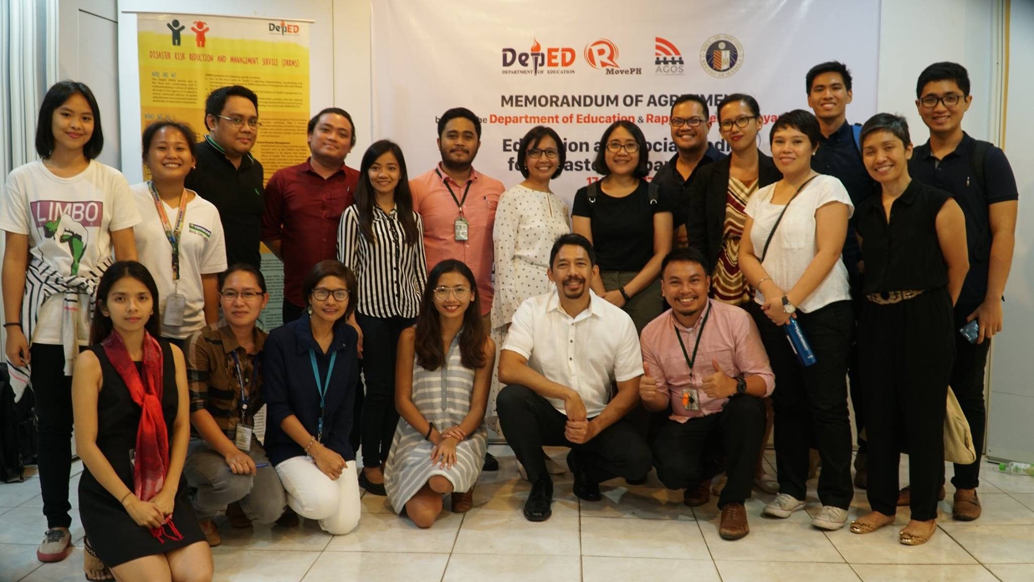 SIGNED. Members of DepEd, MovePH and Ateneo eBayanihan teams. At the center are Dir Ronilda Co, Prof Reena Estuar of Ateneo, and Rupert Ambil of MovePH. Photo by Jaen Manegdeg/Rappler  