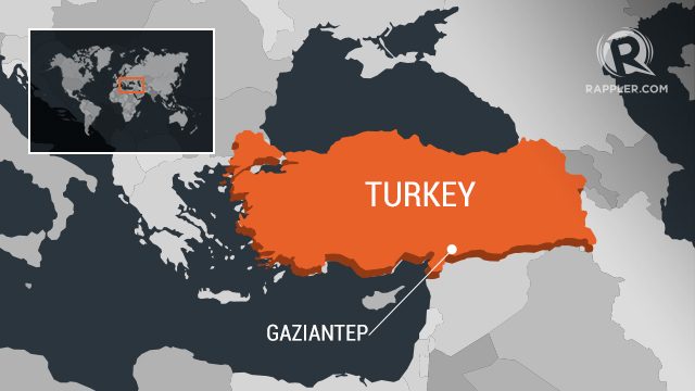 Car bomb kills 2 Turkish police, wounds 22 near Syria border