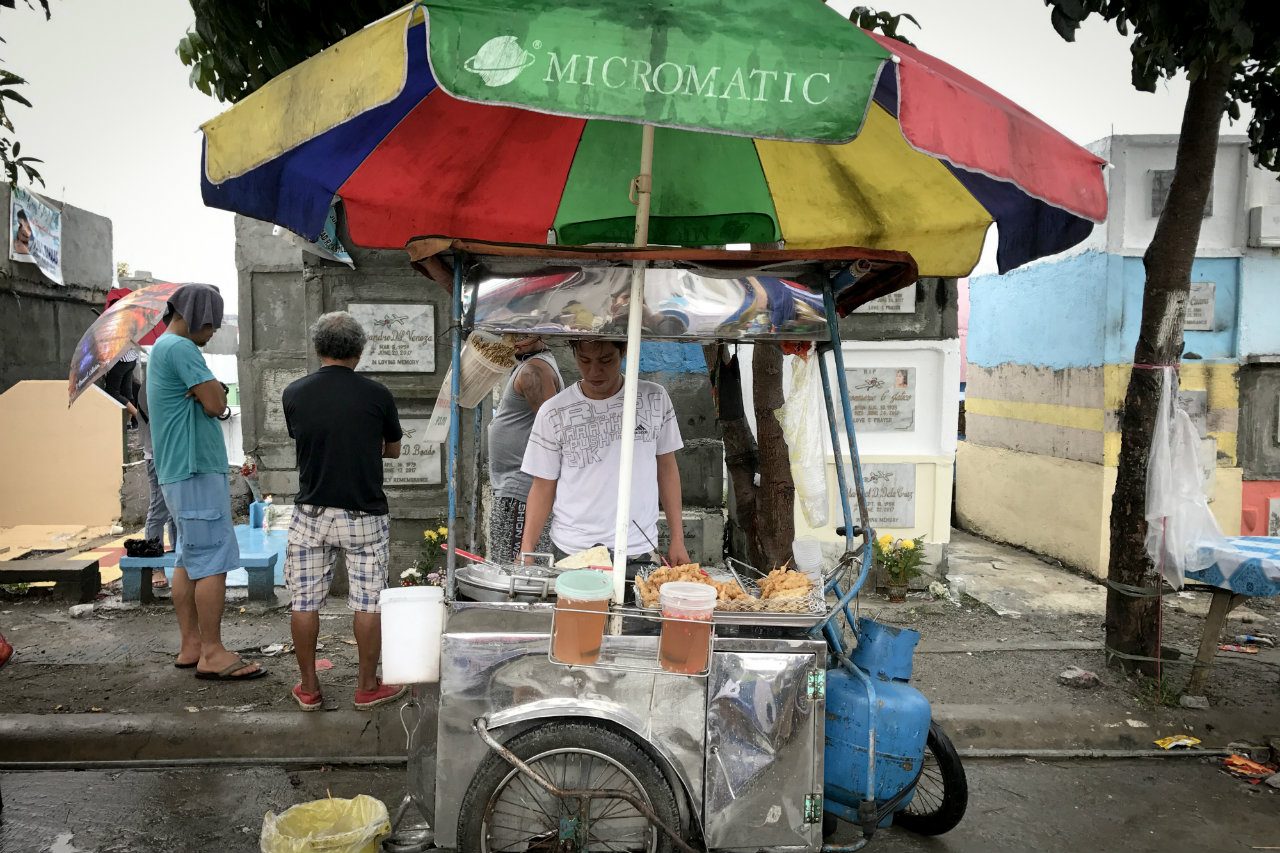 ‘Matumal’: Small-time vendors struggle to earn this Undas 2017