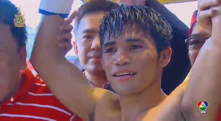Marlon Tapales, age 24, turned the tide with counterpunching and body work to break down the champion. Screenshot from livestream 
