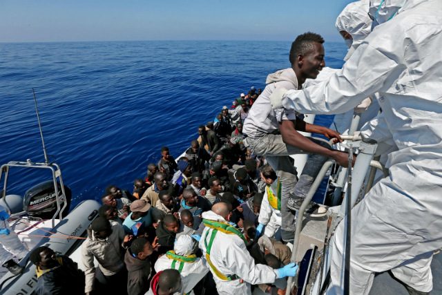 Italy begins recovery of 800 migrant bodies from Med shipwreck