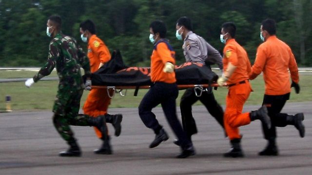 Divers find more bodies, reach AirAsia fuselage