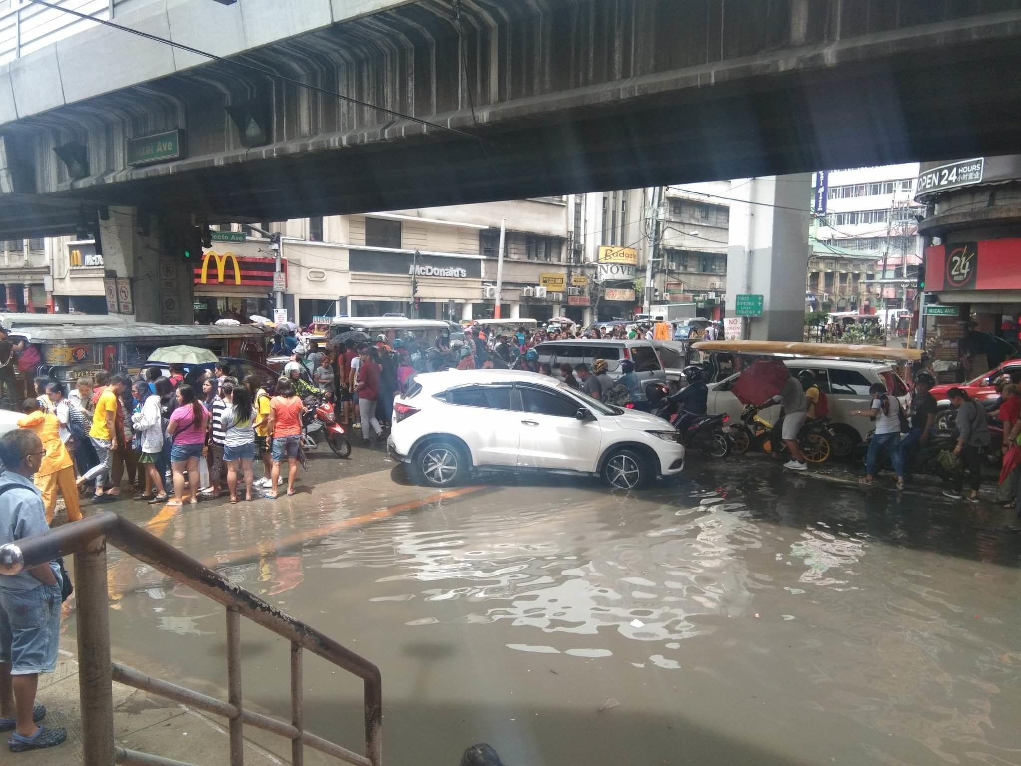 RIZAL Avenue, Sta. Cruz, Manila. Photo by Twitter user @MMPFajardo 
