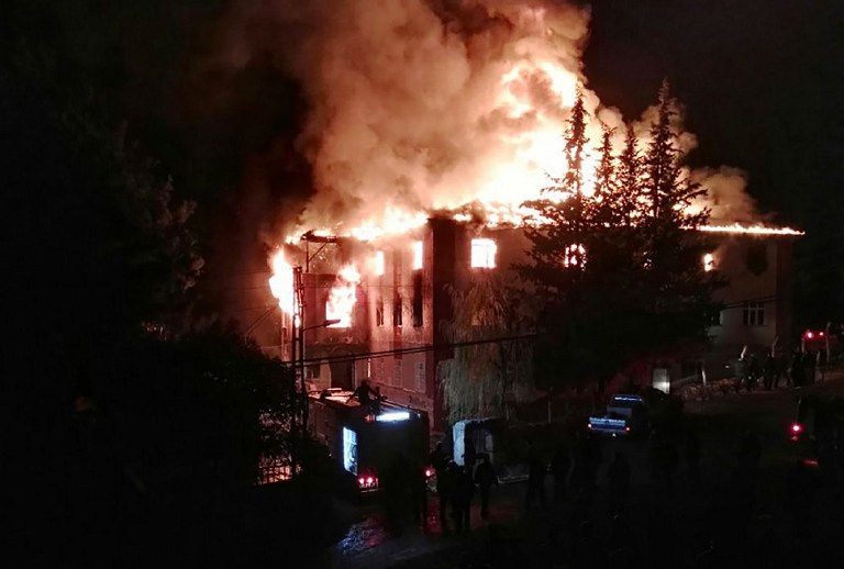 8 ditahan atas kebakaran asrama siswi di Turki saat kemarahan meningkat