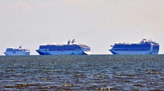 CRUISE SHIPS AT MANILA BAY. The MV Ruby Princess (right) and two other foreign cruise ships anchored in Manila Bay on May 9, 2020, as seen from Sitio Bagong Pook, Barangay San Antonio in Cavite City. Photo by Dennis Abrina/Rappler 