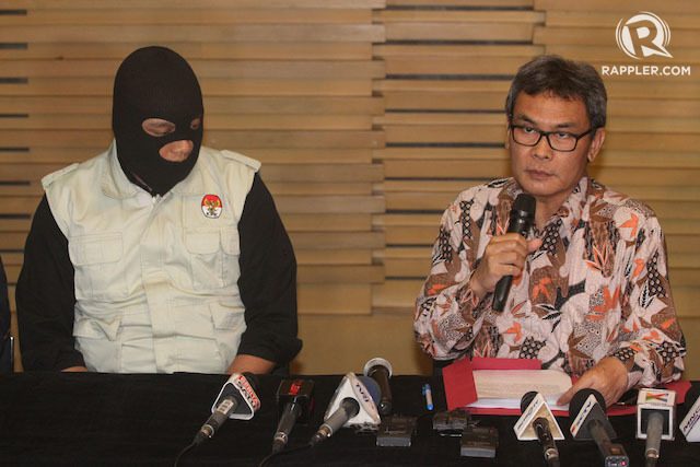 KPK. Pelaksana tugas Pimpinan KPK Johan Budi menjelaskan mengenai operasi tangkap tangan di Bali dan Jakarta pada konferensi pers, Jumat, 10 April 2015. Foto oleh Rappler 