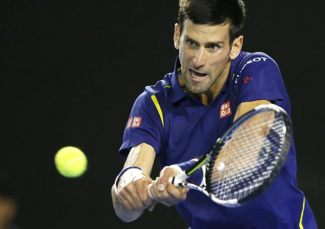 MENANG. Novak Djokovic kalahkan Andy Murray di final Australia Terbuka. Foto oleh Lynn Bo Bo/EPA    