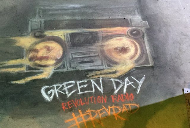 Green Day merilis album terbaru mereka yang bertajuk 'Revolution Radio'. Foto dari akun twitter Green Day. 