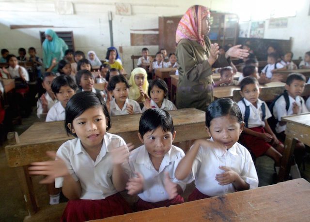 Murid laki-laki dan perempuan pisah ruang belajar di Aceh Utara