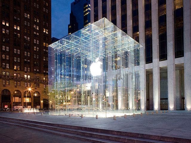 CLEAR CUT DESIGN. The Apple store in 5th Avenue, New York, a brainchild of Tim Kobe. Photo from Eight, Inc. website