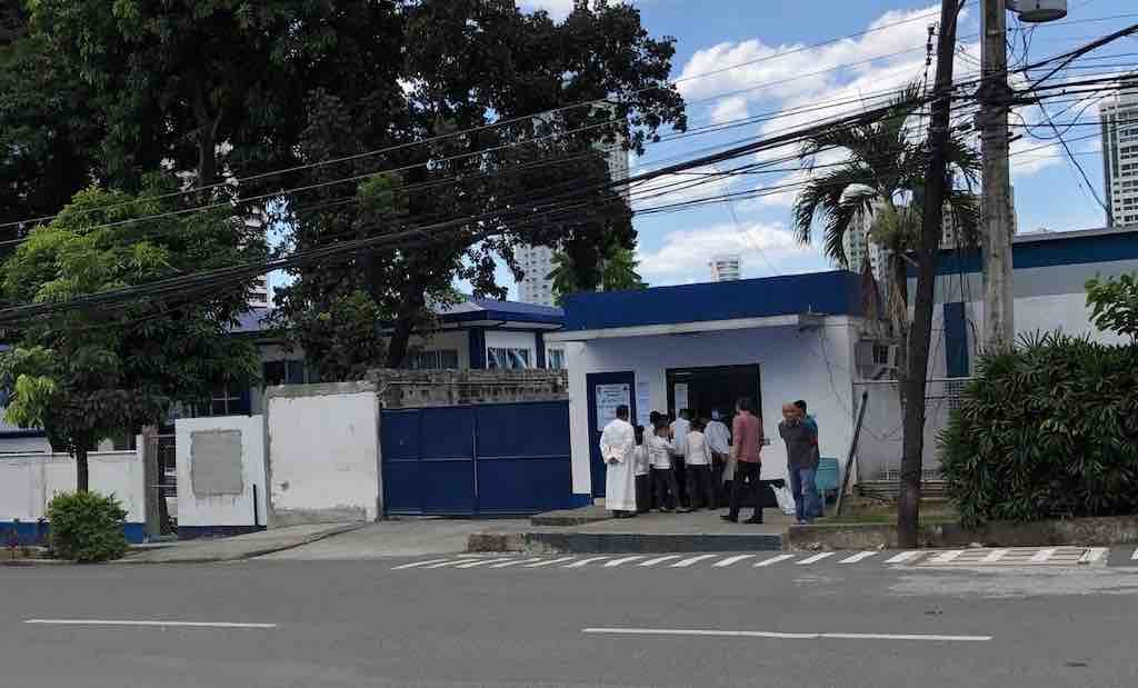 Aquino, Roxas visit De Lima as she marks 1st year in jail