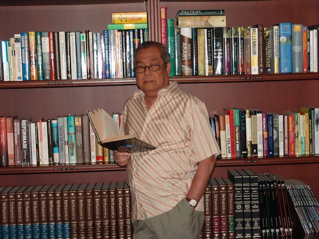 Mantan Ketua Komite Inovasi Nasional (KIN) Prof. Zuhal di kediamannya. Foto oleh zuhal.id 