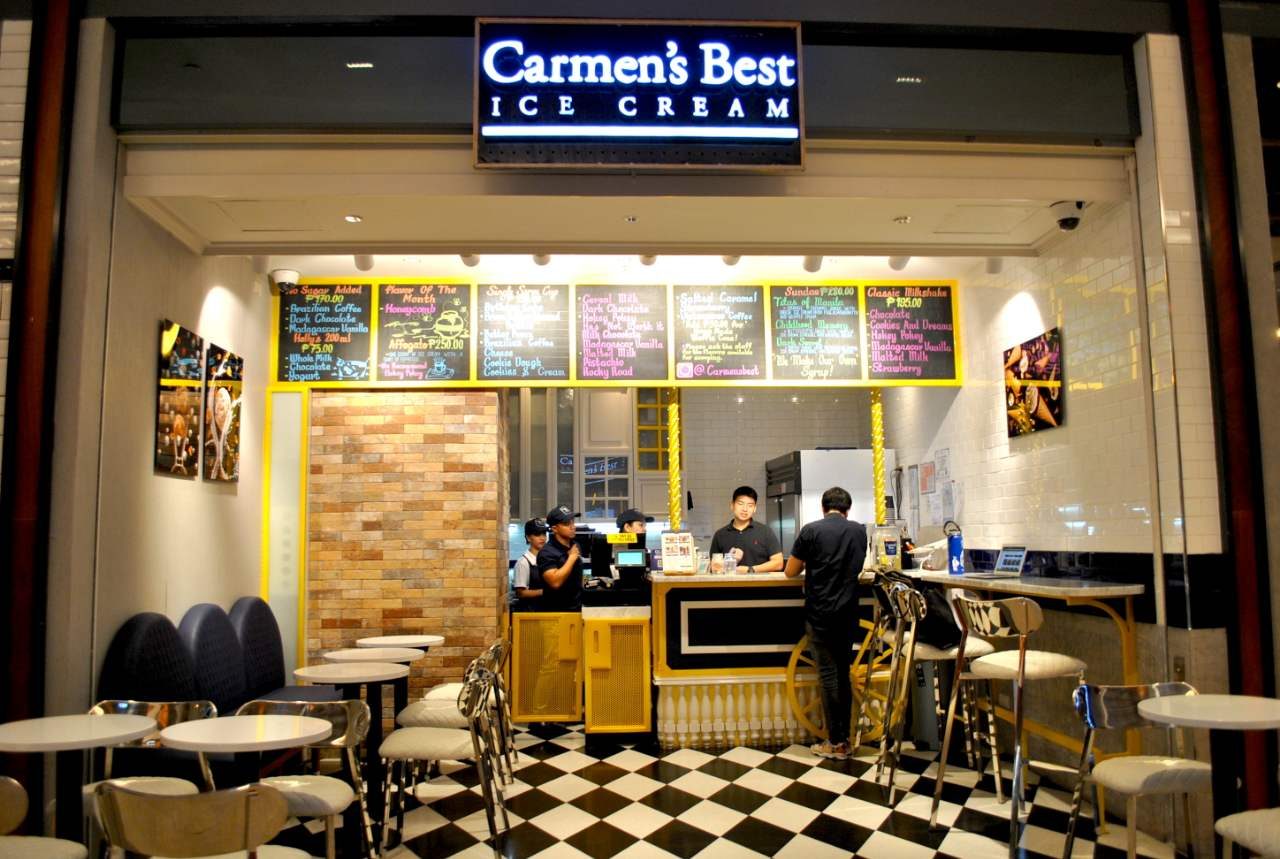 CAFE. The new Carmen's Best ice cream parlor can be found in Powerplant Mall. Photo by Steph Arnaldo/Rappler 