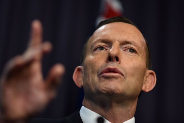 Australia PM Abbott defends emissions target