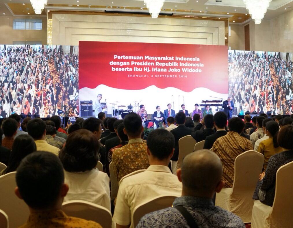 BERTEMU DIASPORA. Presiden Joko "Jokowi" Widodo bertemu dan berdialog dengan 800 diaspora Indonesia yang bermukim di Tiongkok. Foto dari @setkabgoid 
