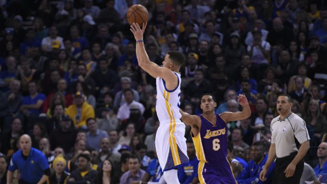 Clutch Curry leads Warriors to close win in Miami