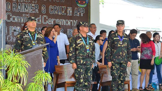 NEW COMMANDER. Major General Aurelio Baladad (L) is the new commanding general of the military's Eastern Mindanao Command. Photo courtesy of Eastmincom
