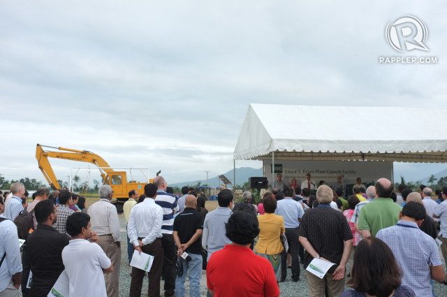 BREAKING NEW GROUND. Scientists and government officials lead the ground-breaking ceremony of a new rice research facility that will be operational by end of 2015. Pia Ranada/Rappler
