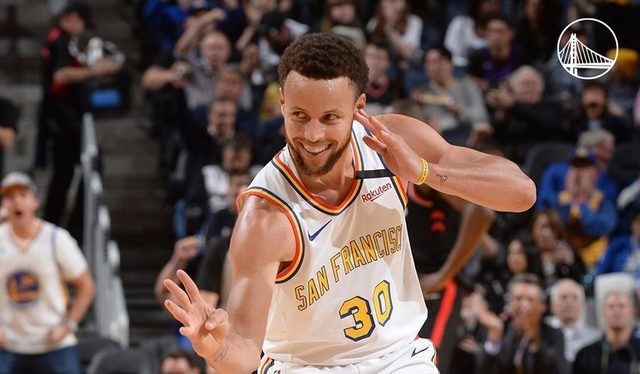 Curry sidelined again, but Warriors beat 76ers