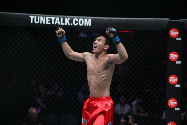 Joshua Pacio balances life as college student and training for MMA title fight