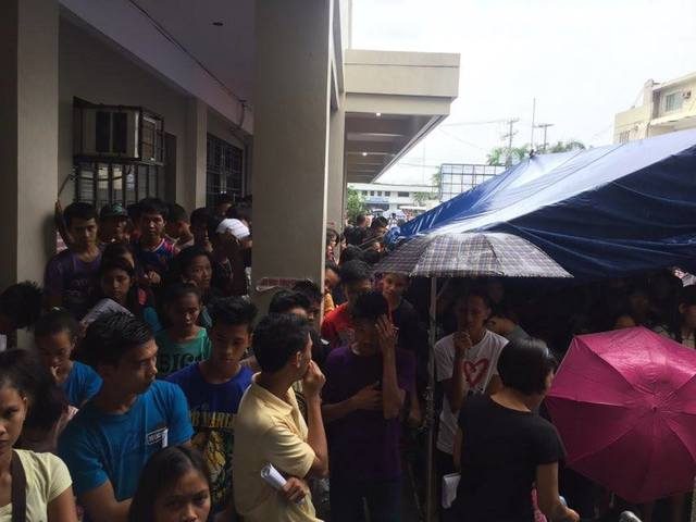 WAITING. Youth in Legazpi, Albay, wait their turn to register at the local Comelec office. Photo by Flored Medina. 