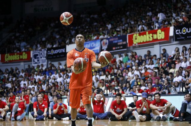 Chris Newsome performs juggle act to win PBA Dunk Contest