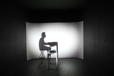 BAYANGAN. Video proyeksi dan instalasi dari Bandu Kurniawan untuk merepresentasikan eksistensi manusia dalam sebuah bayangan. Foto oleh Dhion Gumilang/Rappler 