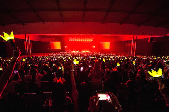 ANTUSIAS. Sebelum konser dimulai pun, para VIPs sangat antusias menyambut penampilan sang idola. Foto dari IME Indonesia 