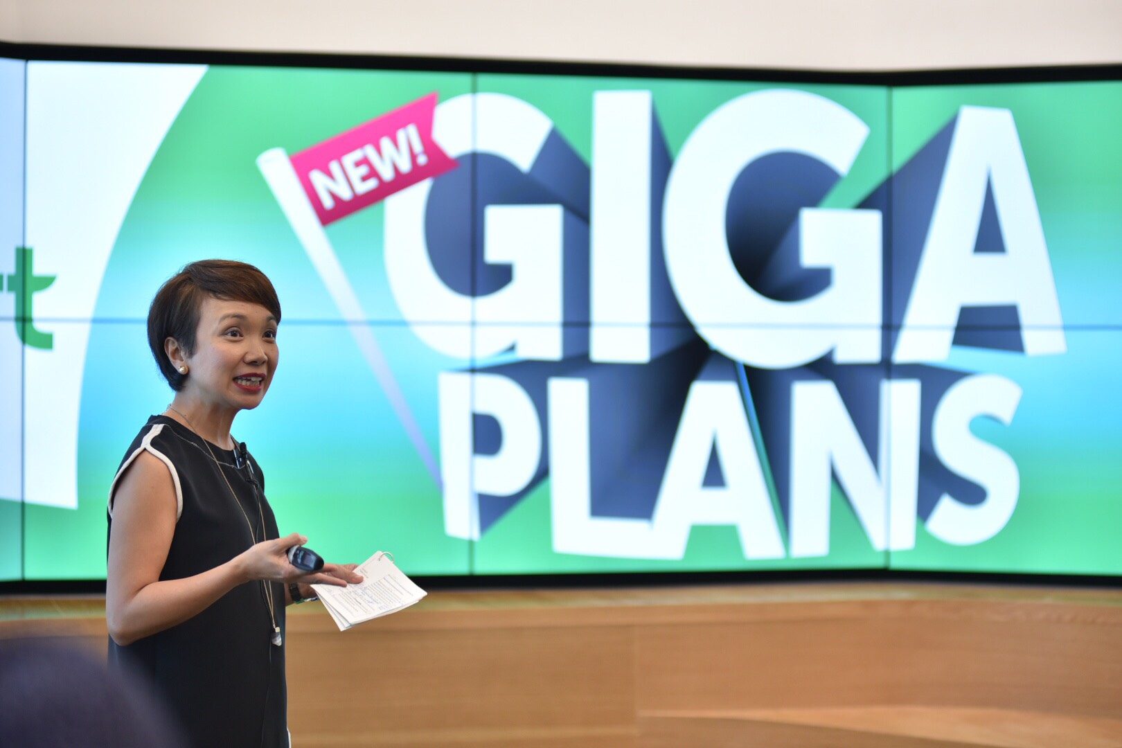 GIGA PLANS. Smart Bro's new exciting data plans revealed by Kathy Carag 