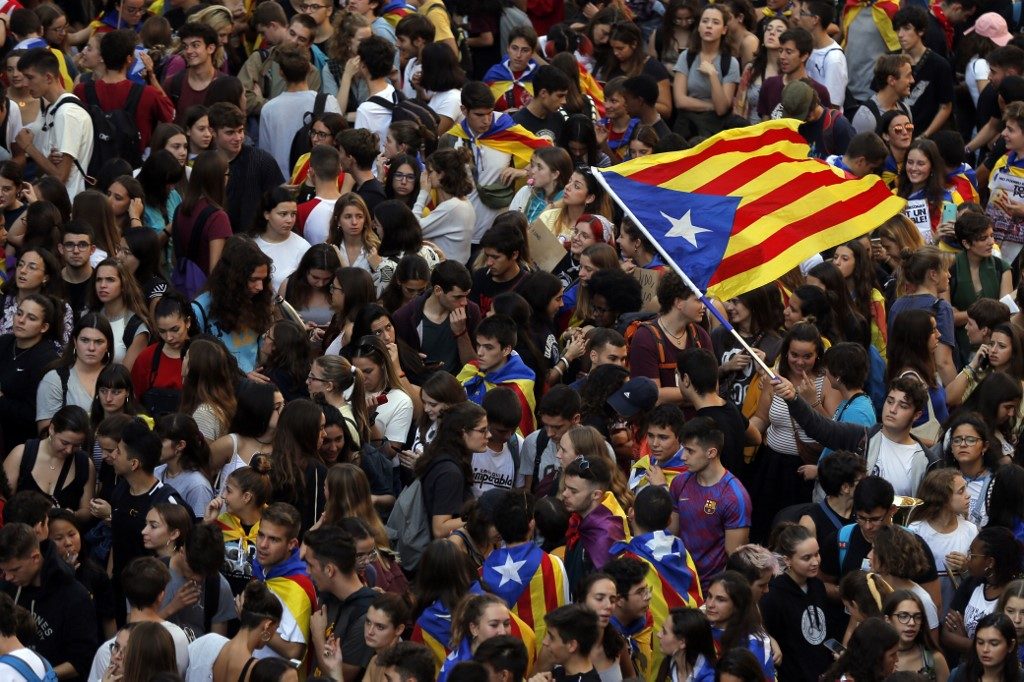 ‘We’re totally fed up’ say Catalans who want to remain with Spain