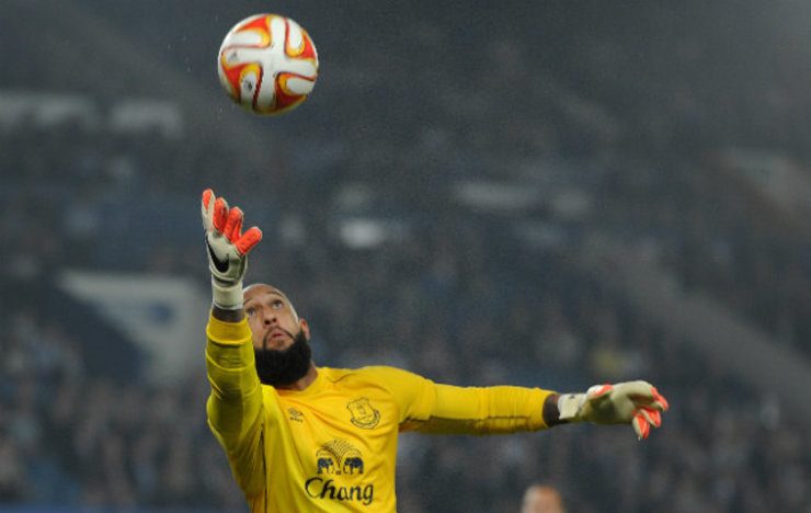Everton goalkeeper Tim Howard says his Tourette's syndrome helps his reflexes. Photo by Peter Powell/EPA