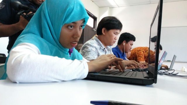 Dobrak keterbatasan, kaum tunanetra Surabaya belajar bisnis online
