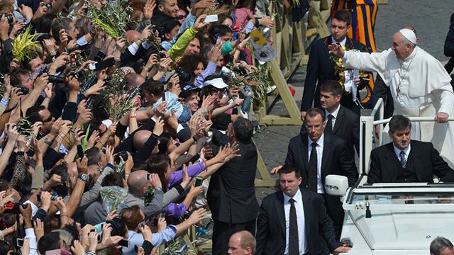Pope Francis kicks off Holy Week with Palm Sunday mass