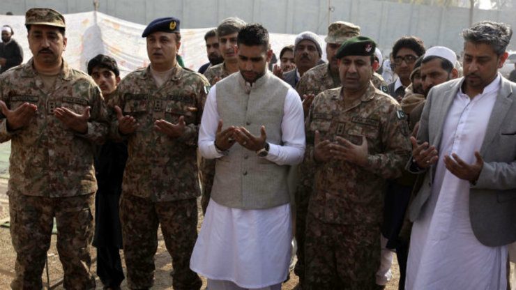 Amir Khan visits Pakistan massacre school
